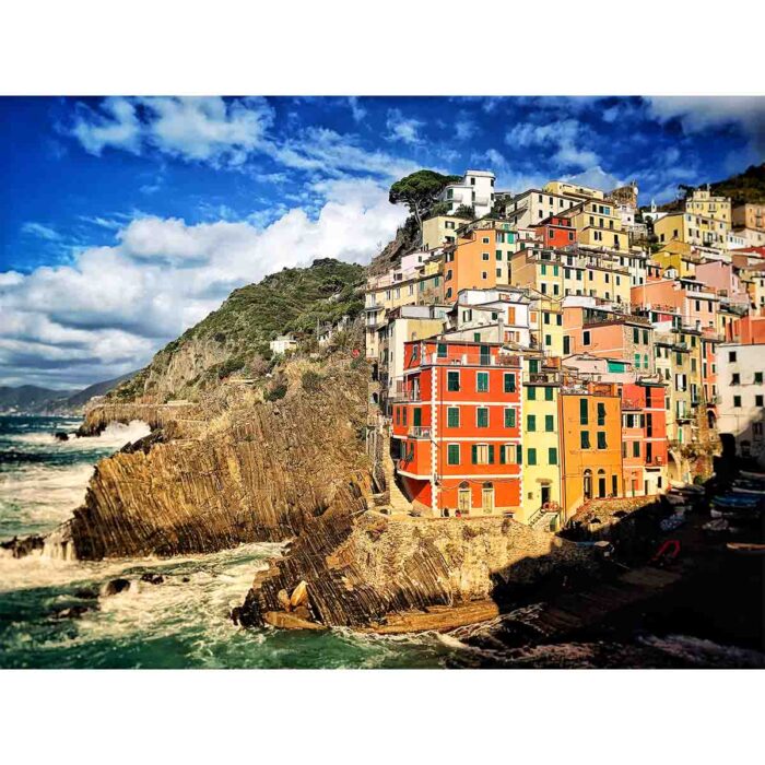 Amazing homes in Riomaggiore makes a perfect background for any fresh or salt water tank or aquarium as well as dry terrariums.