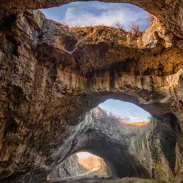 Amazing Cave Skylight makes a perfect background for any fresh or salt water tank or aquarium as well as terrariums.