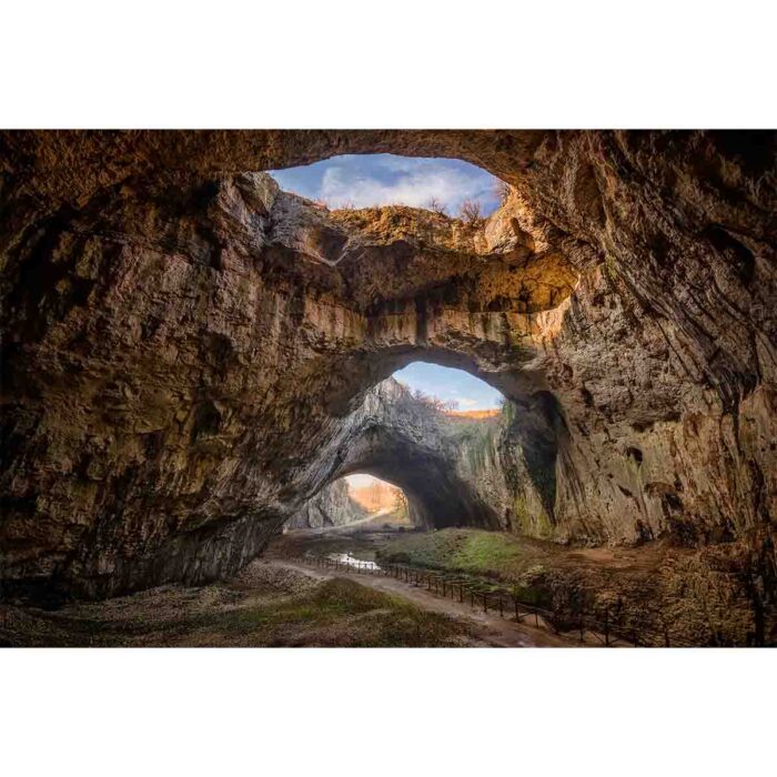 Amazing Cave Skylight makes a perfect background for any fresh or salt water tank or aquarium as well as terrariums.