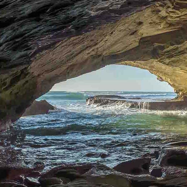 Amazing Waenhuiskrans Cave makes a perfect background for any fresh or salt water tank or aquarium as well as terrariums.