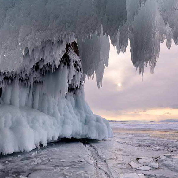 Baikal Lake Cave makes a perfect background for any fresh or salt water tank or aquarium as well as dry terrariums.