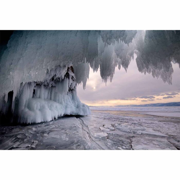 Baikal Lake Cave makes a perfect background for any fresh or salt water tank or aquarium as well as dry terrariums.