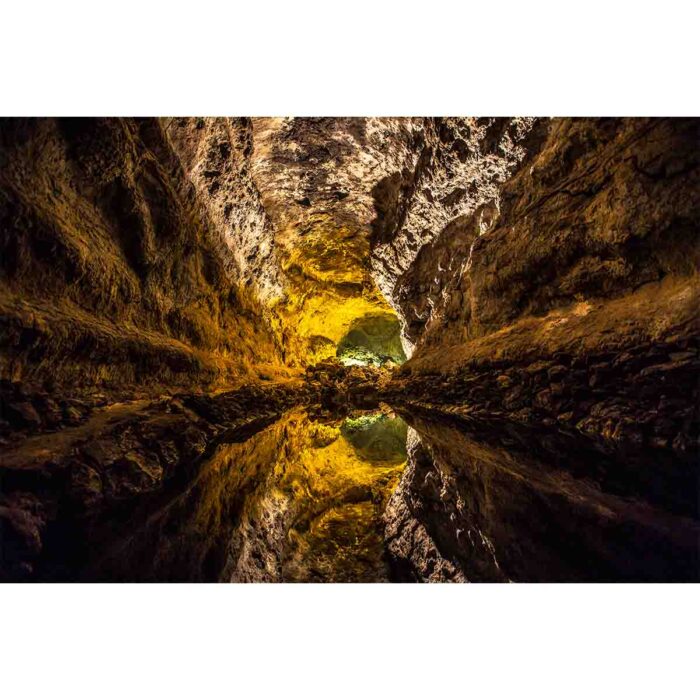 Beautiful Cave Horizon makes a perfect background for any fresh or salt water tank or aquarium as well as dry terrariums.