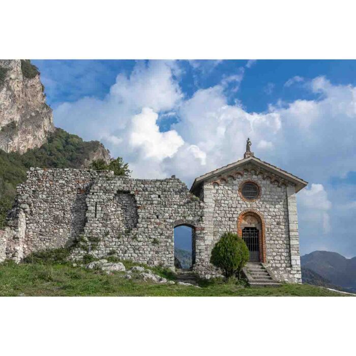 Historic Mountain Ruins make a perfect background for any fresh or salt water tank or aquarium as well as dry terrariums.