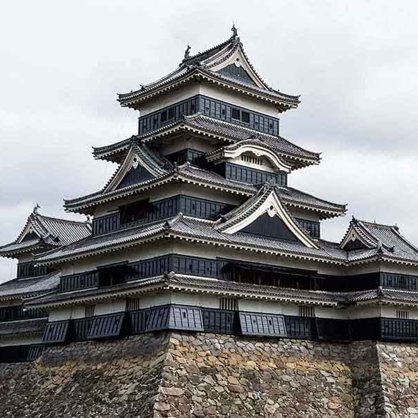 Stunning Asian Castle makes a perfect background for any fresh or salt water tank or aquarium as well as dry terrariums.