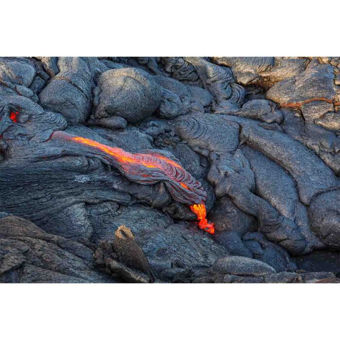 Active Lava Volcano X will make a perfect background for any fresh or salt water tank or aquarium as well as dry terrariums.