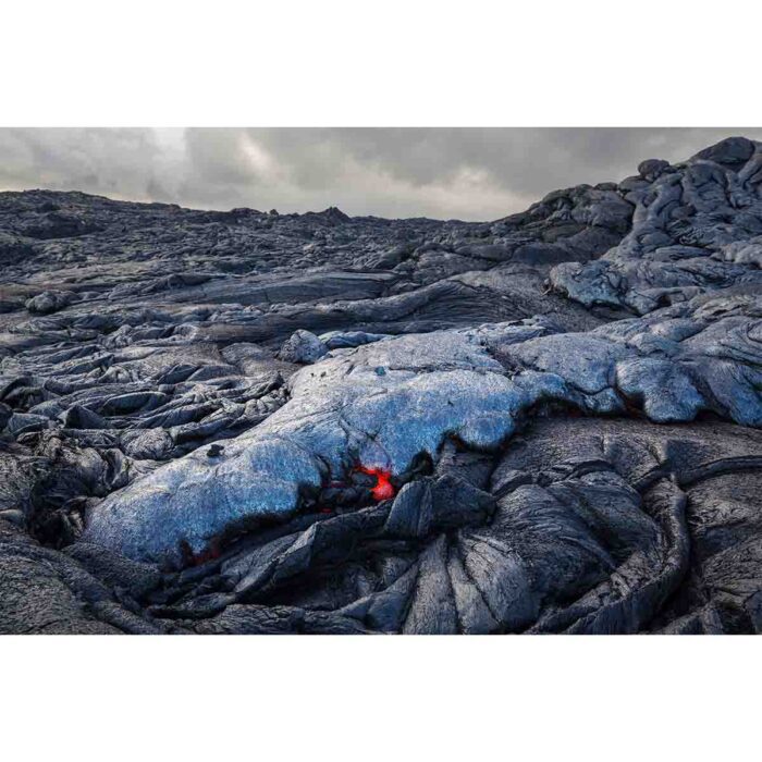 Active Lava Volcano II will make a perfect background for any fresh or salt water tank or aquarium as well as dry terrariums.