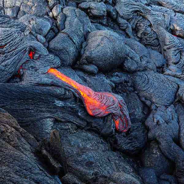 Active Lava Volcano III will make a perfect background for any fresh or salt water tank or aquarium as well as dry terrariums.