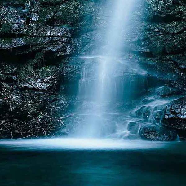 Amazing Blue Waterfall will make a perfect background for any fresh or salt water tank or aquarium as well as dry terrariums.