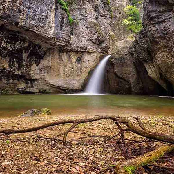 Amazing Rocky Waterfall will make a perfect background for any fresh or salt water tank or aquarium as well as dry terrariums.