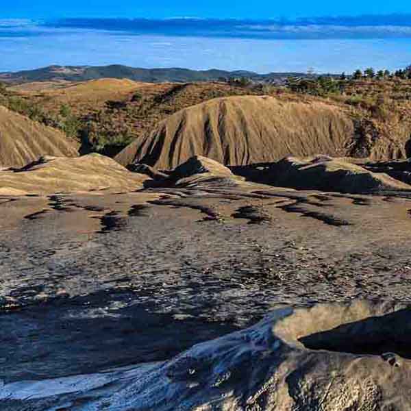 Dry Mud Volcano will make a perfect background for any fresh or salt water tank or aquarium as well as dry terrariums.