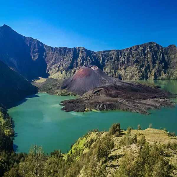 Gunung Rinjani Volcano II will make a perfect background for any fresh or salt water tank or aquarium as well as dry terrariums.