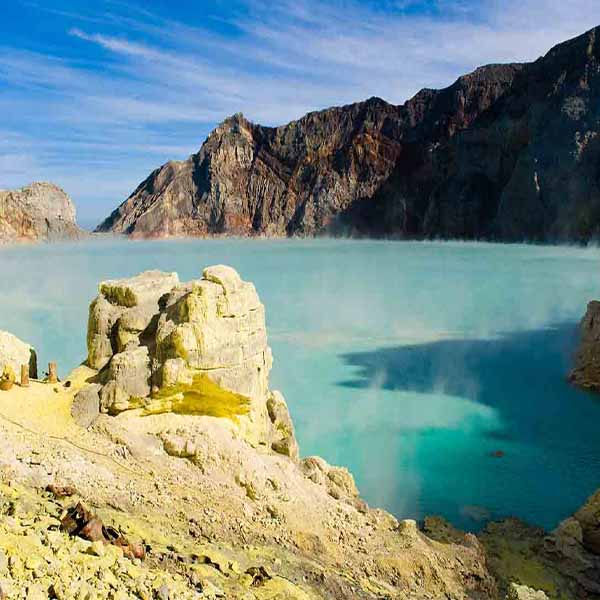 Kawah Indonesia Volcano will make a perfect background for any fresh or salt water tank or aquarium as well as dry terrariums.