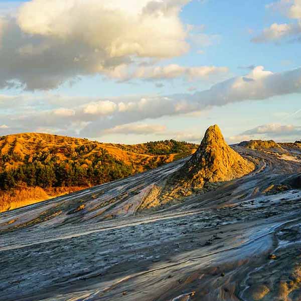 Muddy Volcano Crater will make a perfect background for any fresh or salt water tank or aquarium as well as dry terrariums.