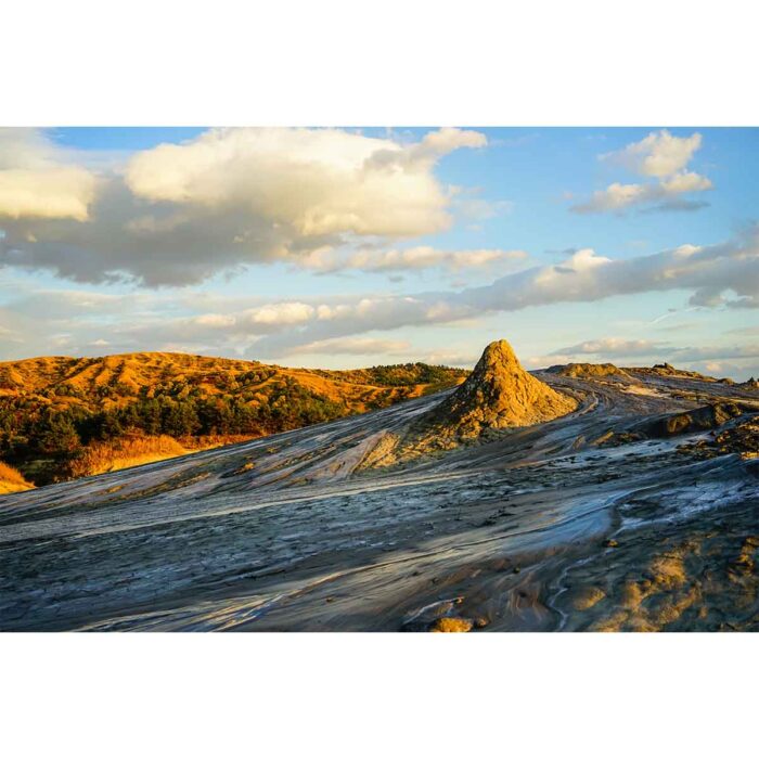 Muddy Volcano Crater will make a perfect background for any fresh or salt water tank or aquarium as well as dry terrariums.