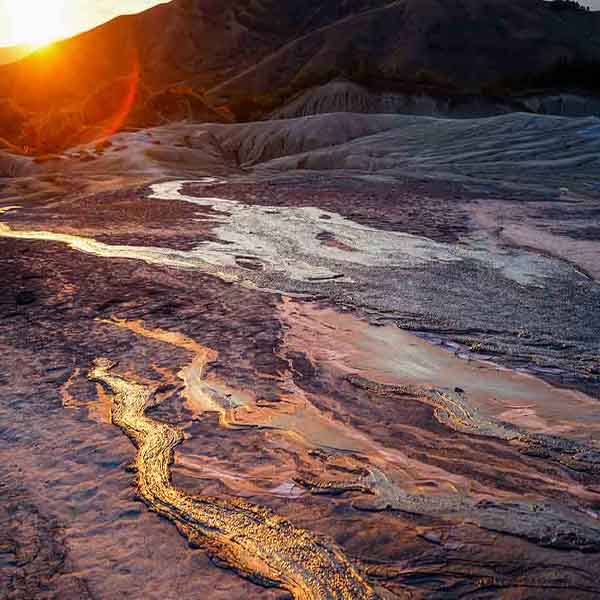 Muddy Volcano Sunset will make a perfect background for any fresh or salt water tank or aquarium as well as dry terrariums.