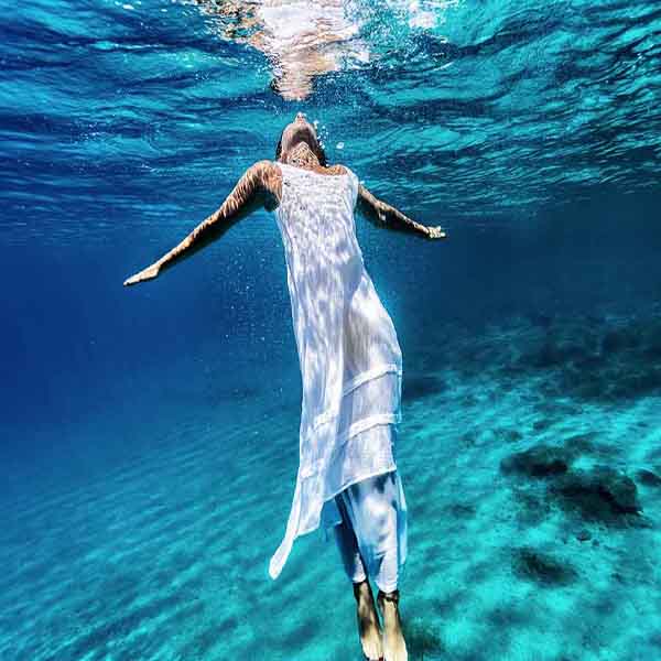 Underwater White Dress will make a perfect background for any fresh or salt water tank or aquarium as well as dry terrariums.