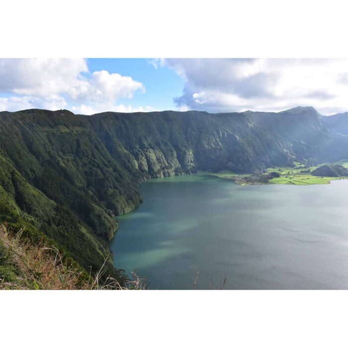 Volcano Crater Lake will make a perfect background for any fresh or salt water tank or aquarium as well as dry terrariums.