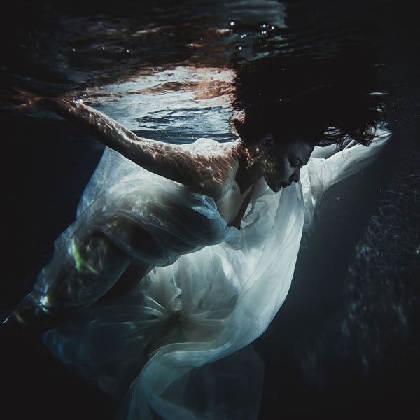 White Dress Swimming V will make a perfect background for any fresh or salt water tank or aquarium as well as dry terrariums.