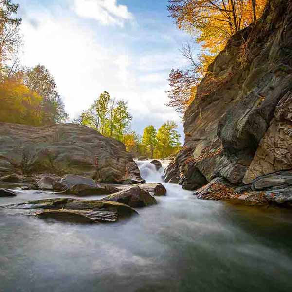 Mountain River Waterfall will make a perfect background for any fresh or salt water tank or aquarium as well as dry terrariums.