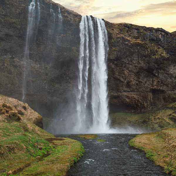 Rapid Stream Waterfall will make a perfect background for any fresh or salt water tank or aquarium as well as dry terrariums.