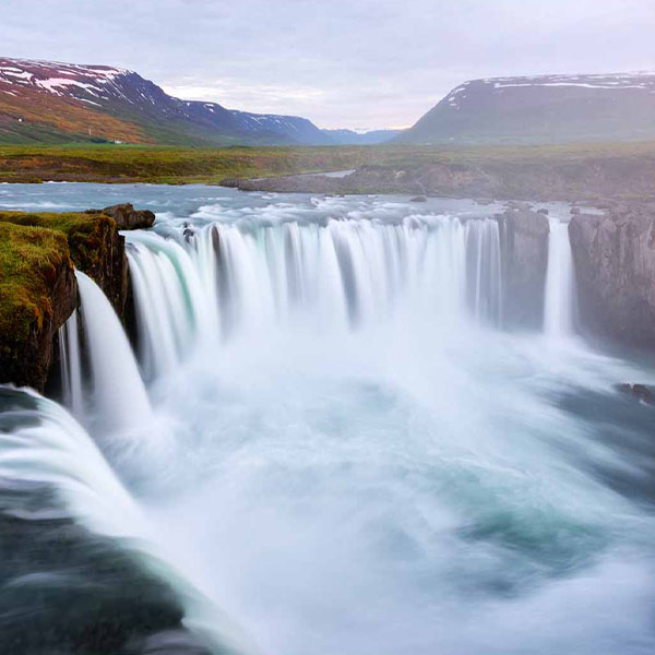 Skjalf River Waterfall will make a perfect background for any fresh or salt water tank or aquarium as well as dry terrariums.